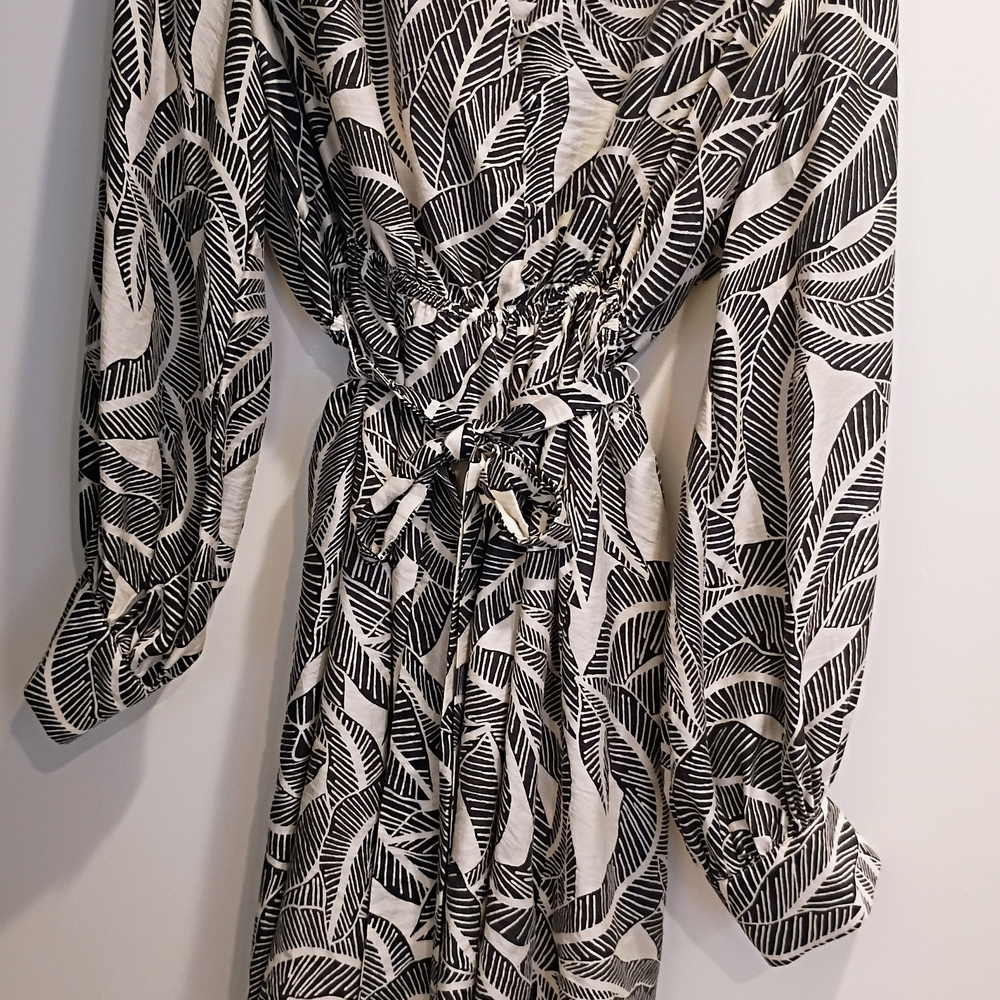 H&M Monochrome Leaf Pattern Long Sleeve Dress